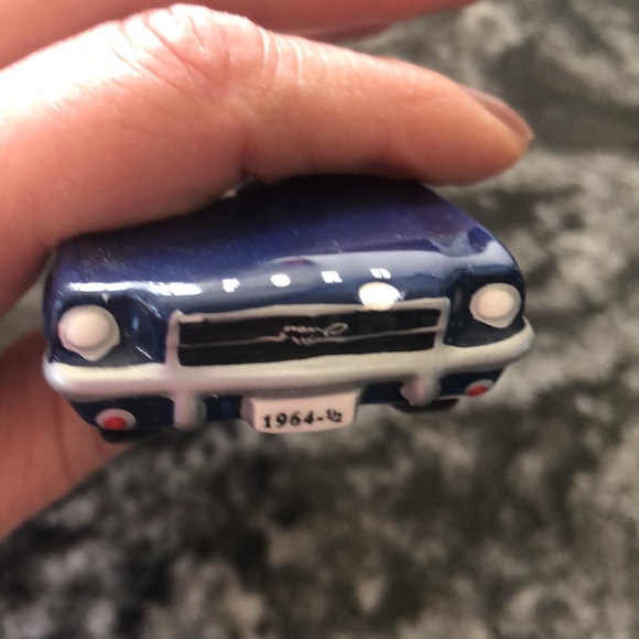 Dept 56 Snow Village - 1964 1/2 Ford Mustang - Picture 7 of 8